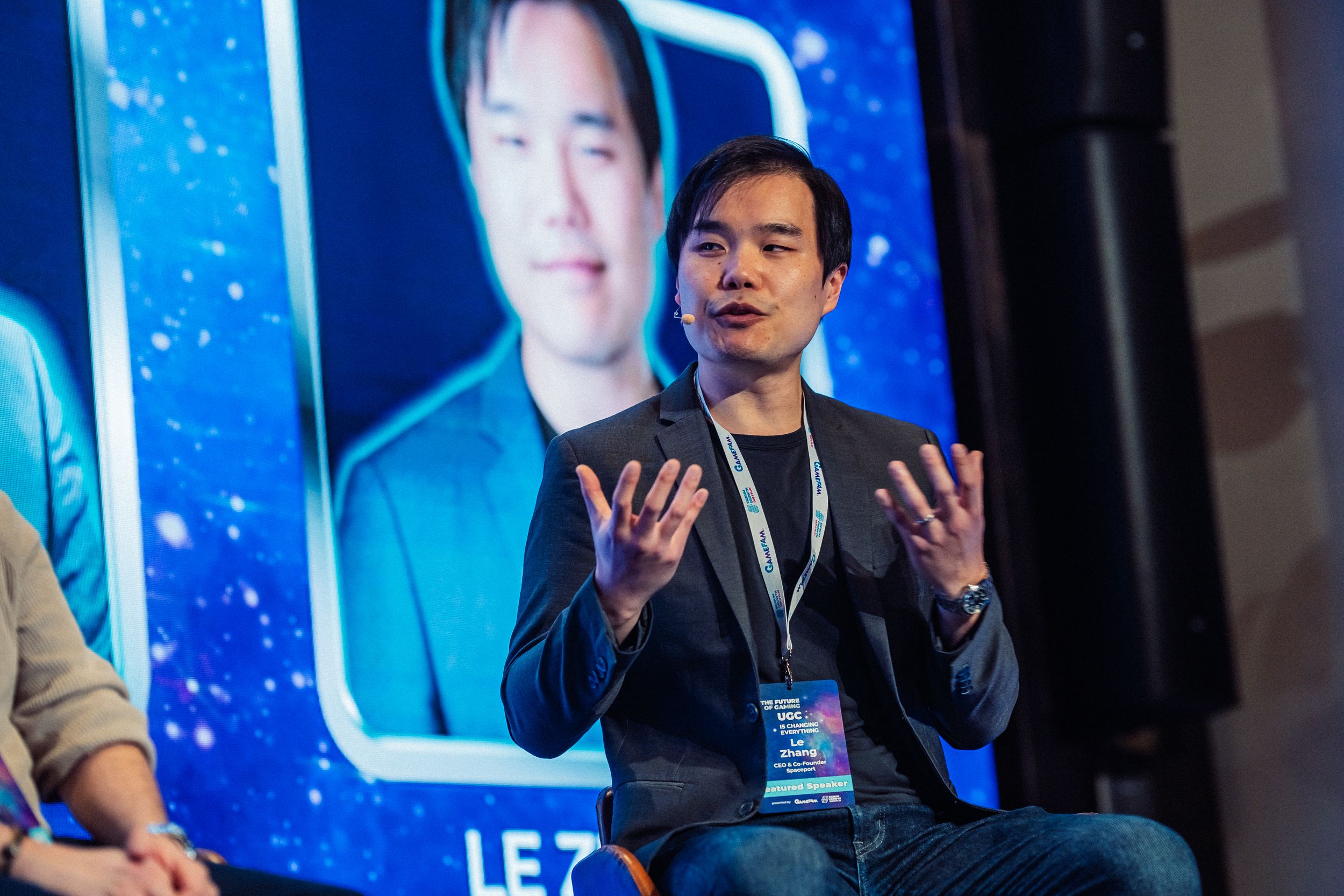 Le Zhang speaking at a conference